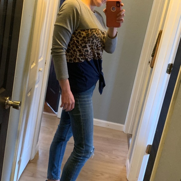 🎈Leopard Top‎ with Tie Front - Picture 4 of 9